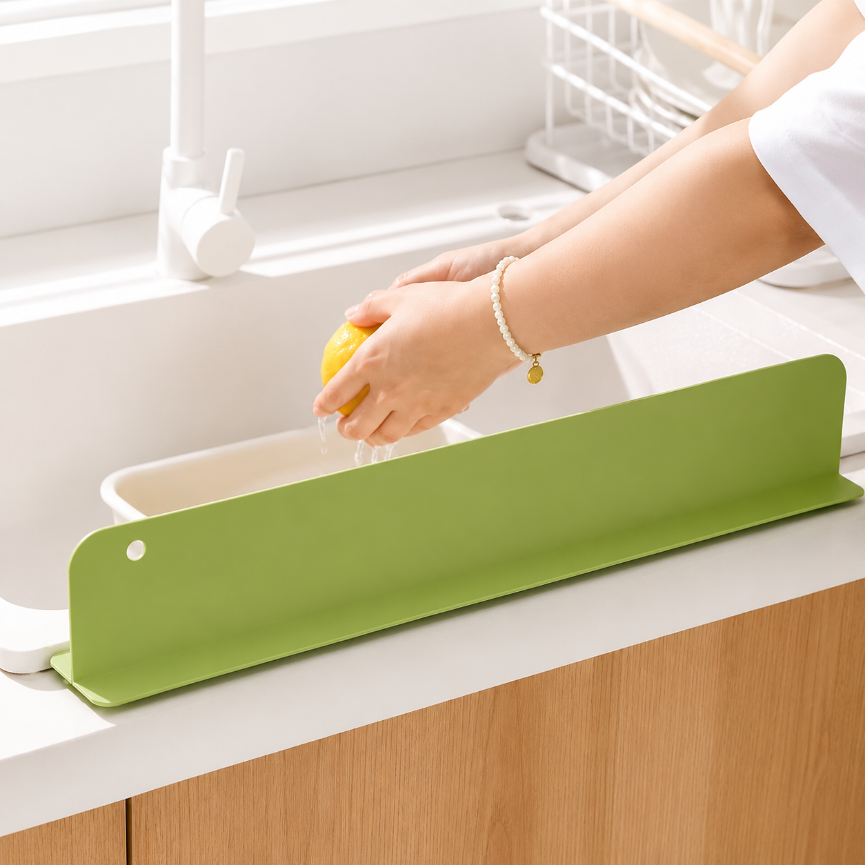 1pcs Silicone Kitchen Sink Water Splash Guard Washing Basin Anti-splash Stopper Waterproof Splatter Screen Bar Anti-water Board